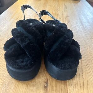 UGG Women's Disco Shearling Criss Cross Platform Sandals, size 10.